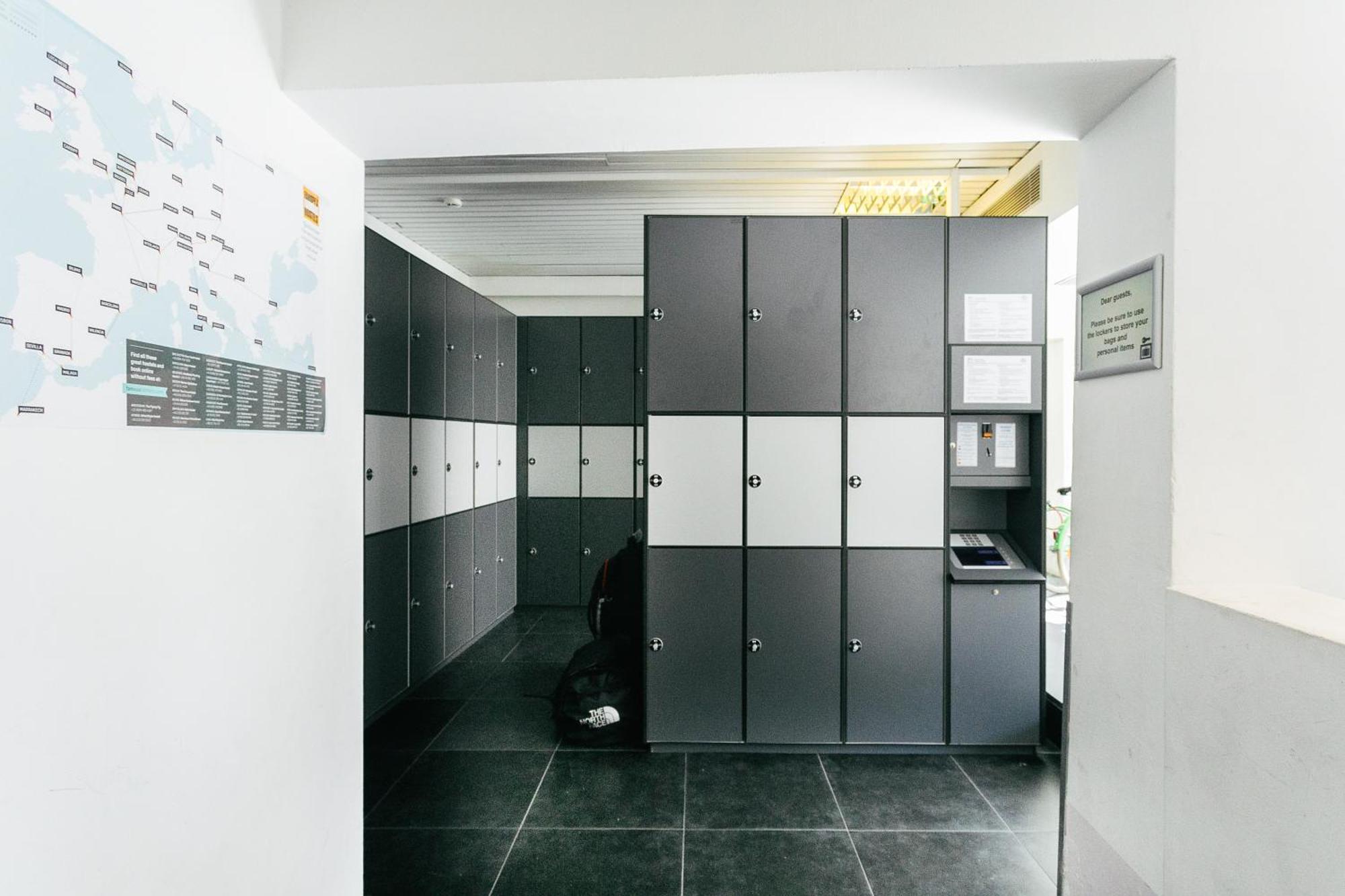 St Christopher'S Inn Hostel At The Bauhaus Bruges Exterior photo