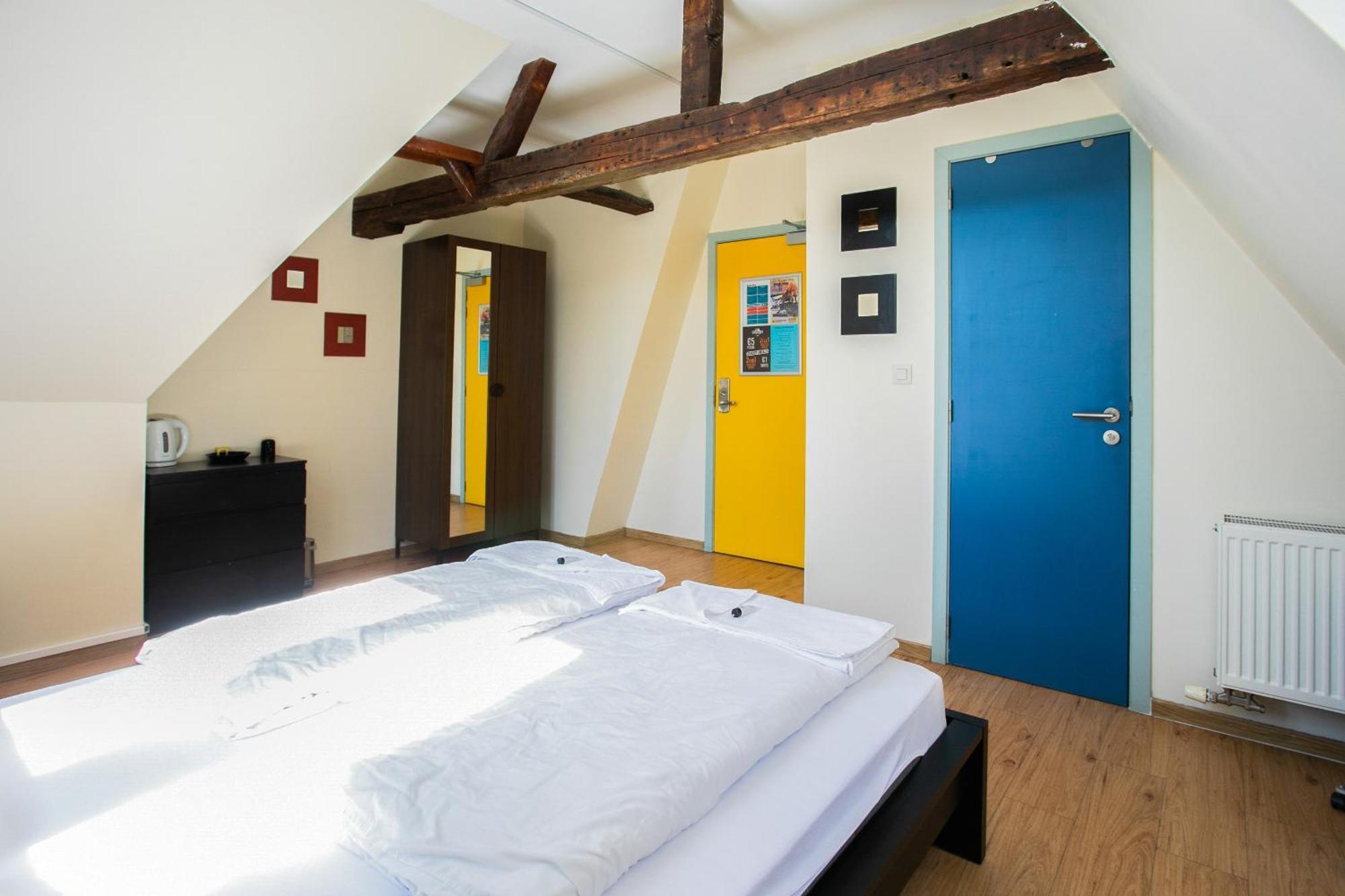 St Christopher'S Inn Hostel At The Bauhaus Bruges Room photo