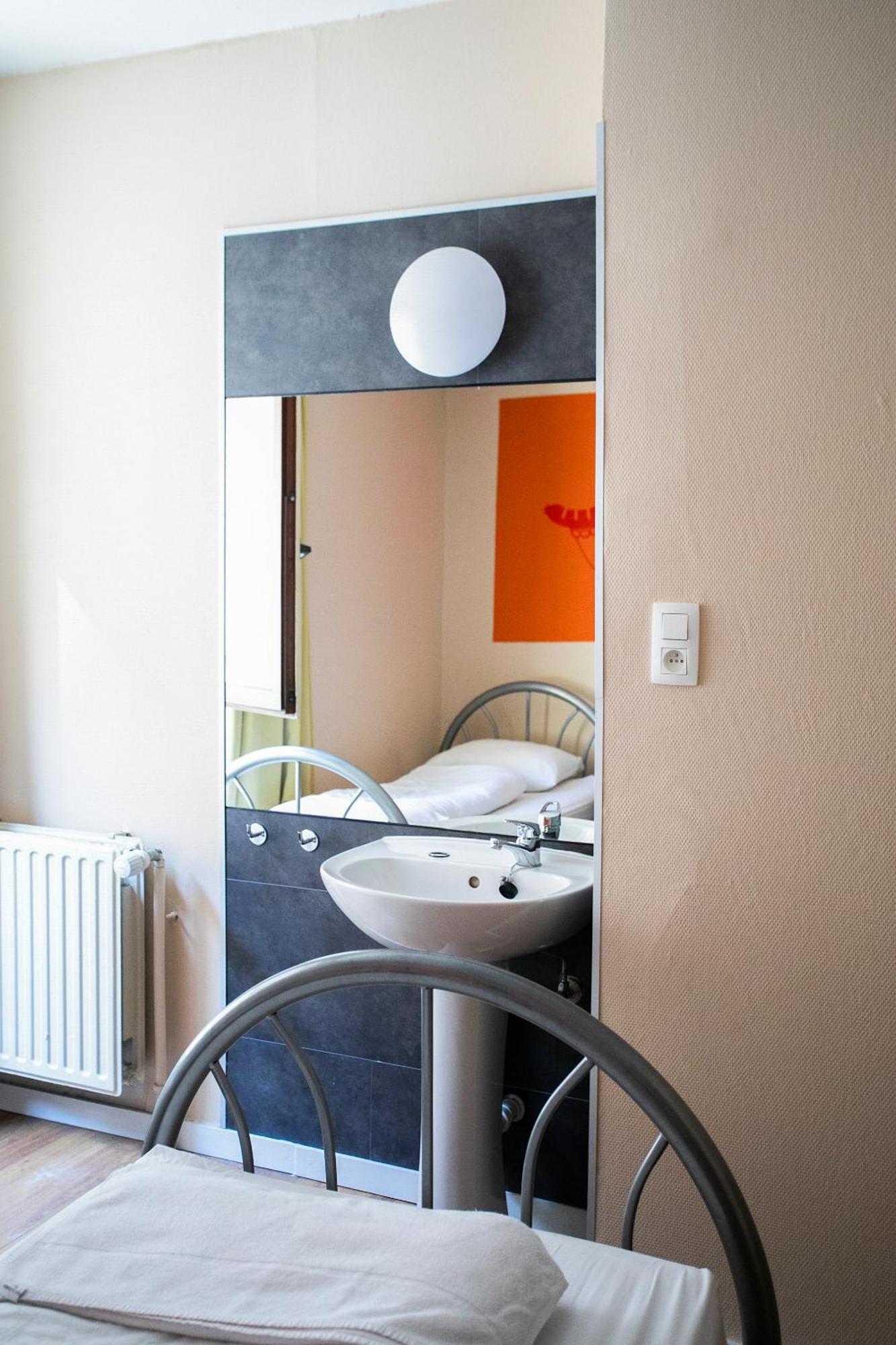 St Christopher'S Inn Hostel At The Bauhaus Bruges Room photo