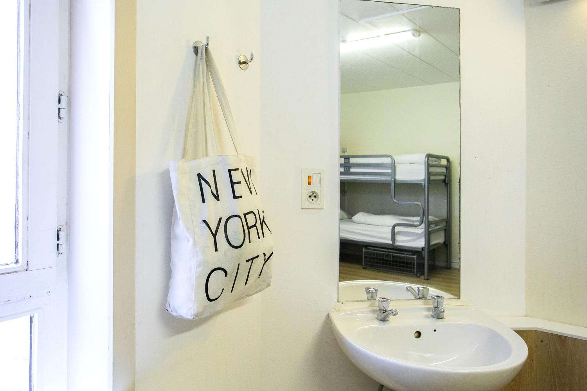 St Christopher'S Inn Hostel At The Bauhaus Bruges Room photo
